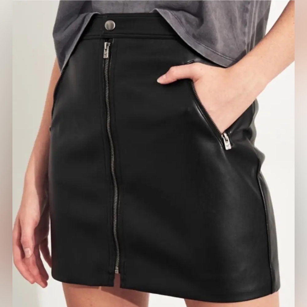 Hollister Ultra High-Rise Faux Leather Skirt XS